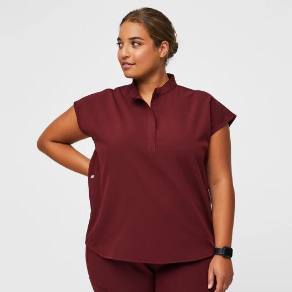 Figs - Rafaela 3 pocket scrub top